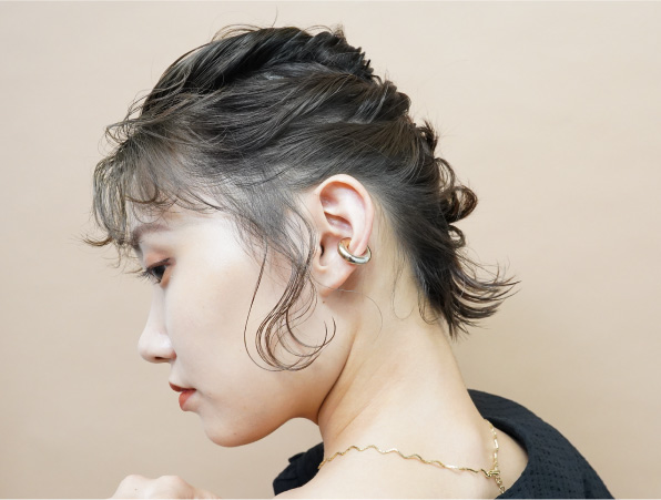 「an」では、日本人特有の髪質や骨格、それぞれの特徴に合わせてハサミ一本でカットする「ストロークカット」技術を武器に、髪に負担をかけずに、美しく艶のある髪に仕上げます。